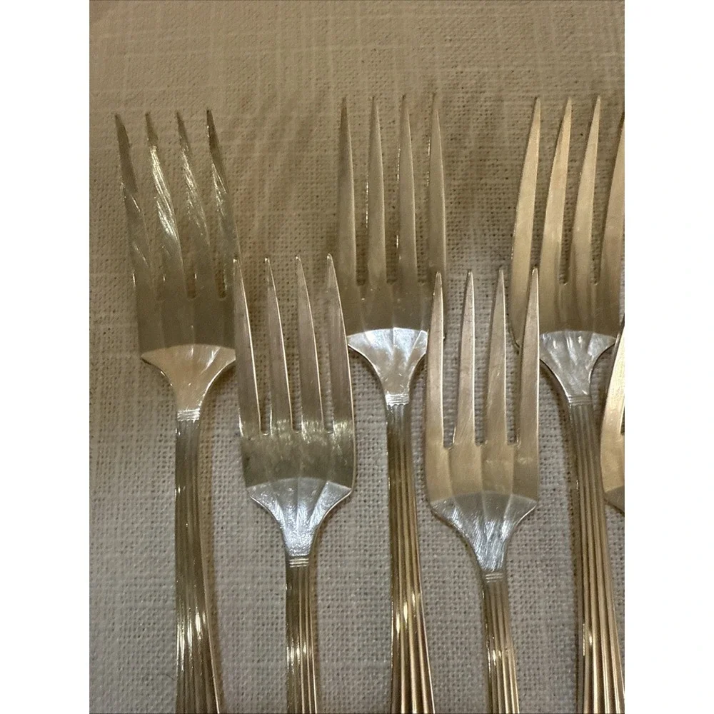 Oneida Community CORONATION Salad Forks NICE Vintage Silver‎ Plate SET of 8